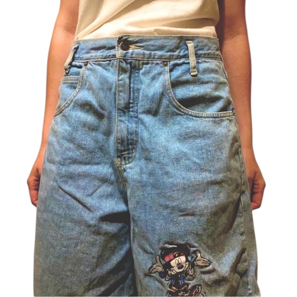 90’s Mickey Mouse Long Shorts 📽 - Picture 6 of 6